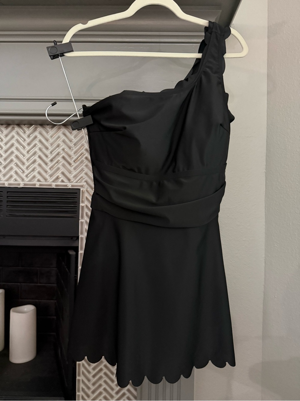 One-Shoulder Black Scalloped Hem Swim One-Piece